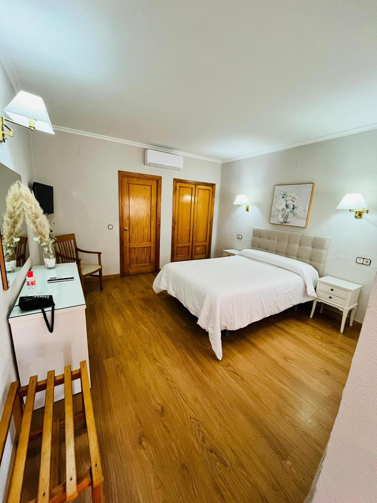 Hotel Salvador Байлен Экстерьер фото