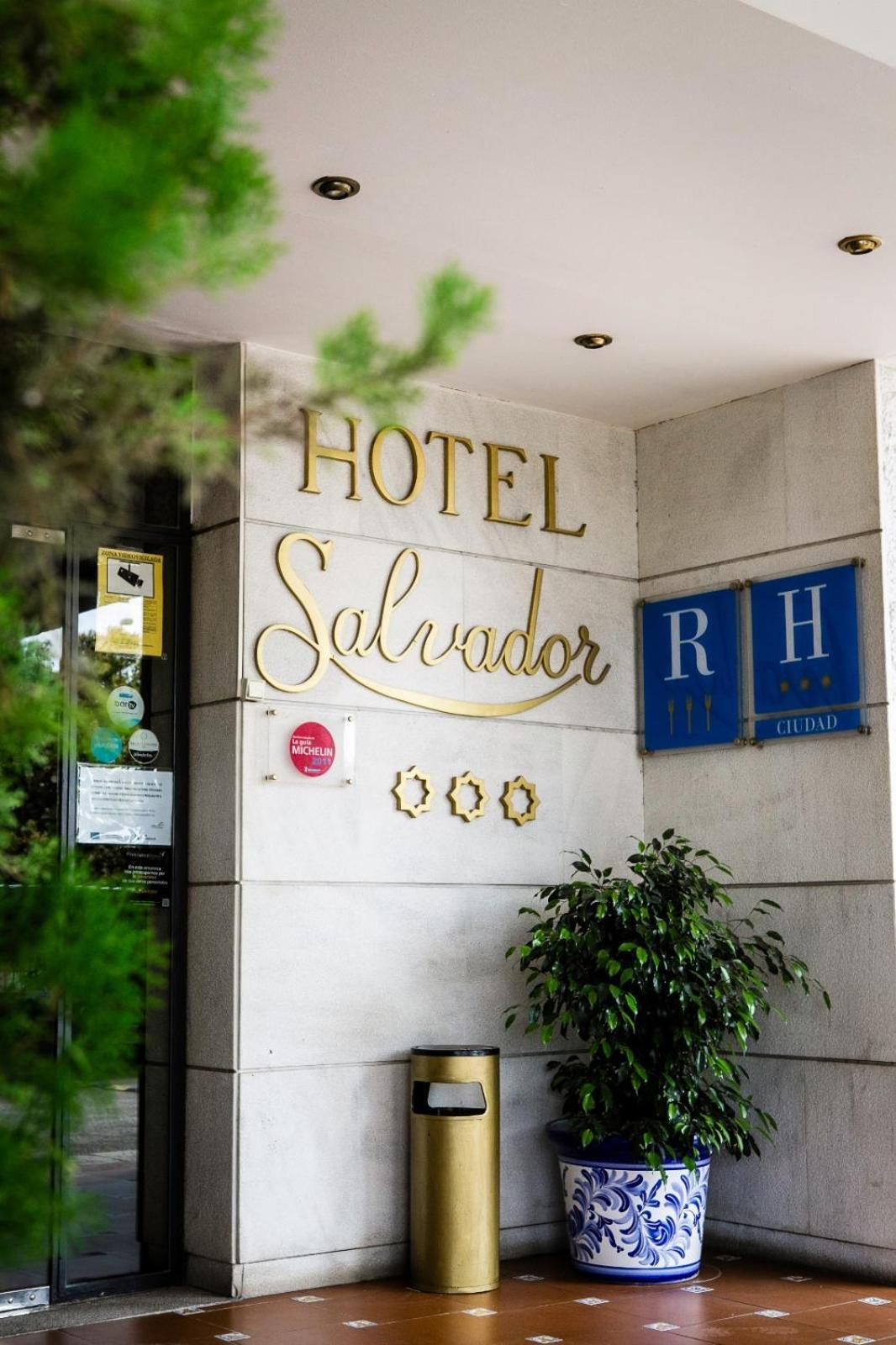 Hotel Salvador Байлен Экстерьер фото